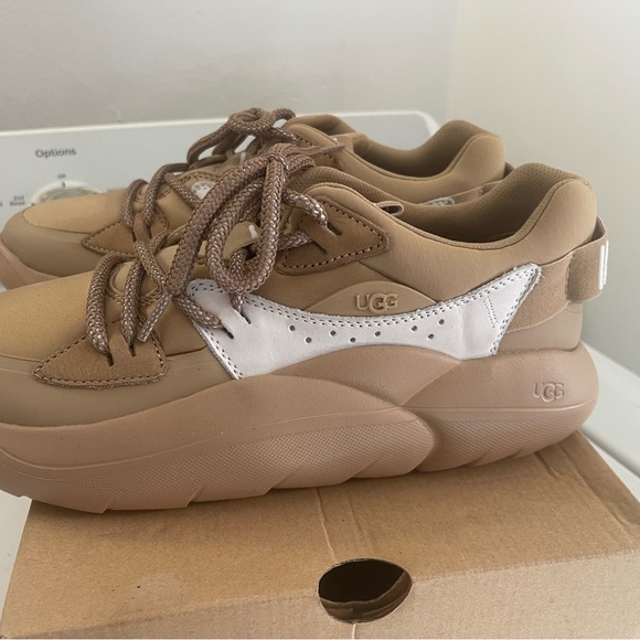 UGG LA Cloud Lace Size 9.5 - Picture 4 of 4